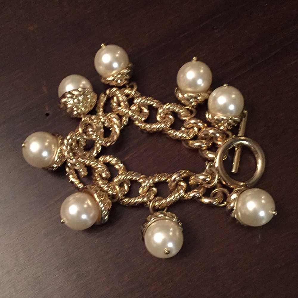 Banana Republic Gold Rope and Pearl bracelet